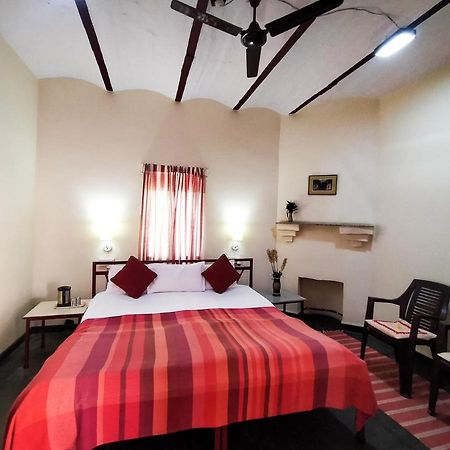 Hotel Naurang Yatri Niwas Garli Esterno foto