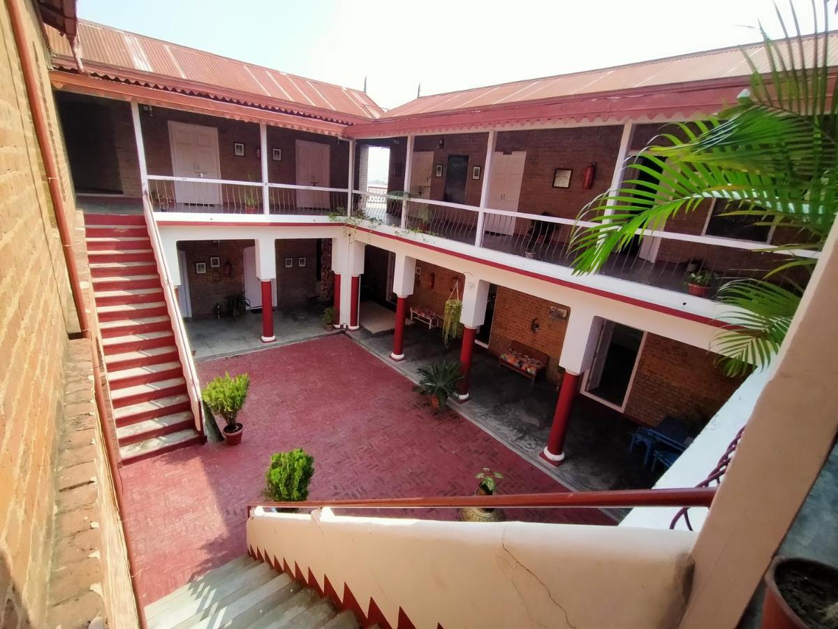Hotel Naurang Yatri Niwas Garli Esterno foto