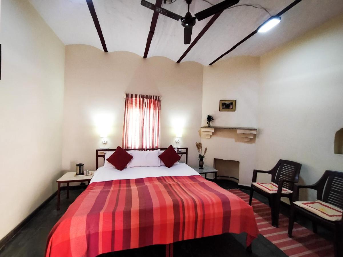 Hotel Naurang Yatri Niwas Garli Esterno foto